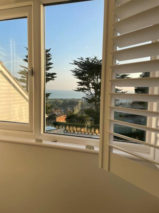 The Bolt Hole Hythe Panoramic Coast And Sea Views Villa Exterior photo